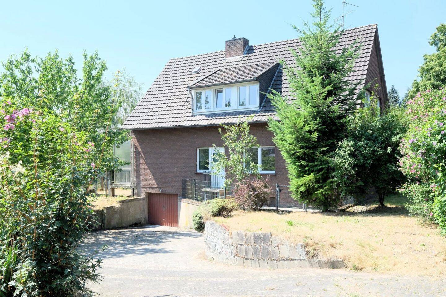 Charmantes Zweifamilienhaus mit Garten, Garage und freiem Feldblick, 47559 Kranenburg