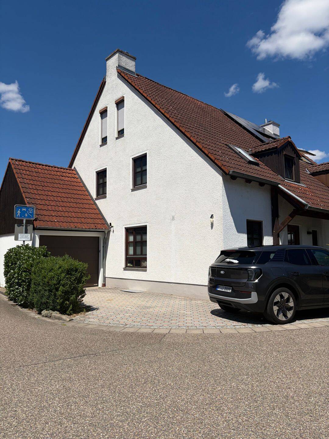 Schöne DHH in Neutraubling – 2024 umfangreich renoviert – von PRIVAT, 93073 Neutraubling