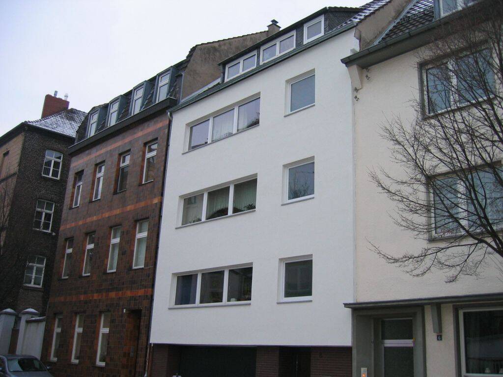 Große Zwei-Zimmer-Wohnung im Vier-Familienhaus, 51103 Köln (Kalk Höhenberg Merheim Vingst)