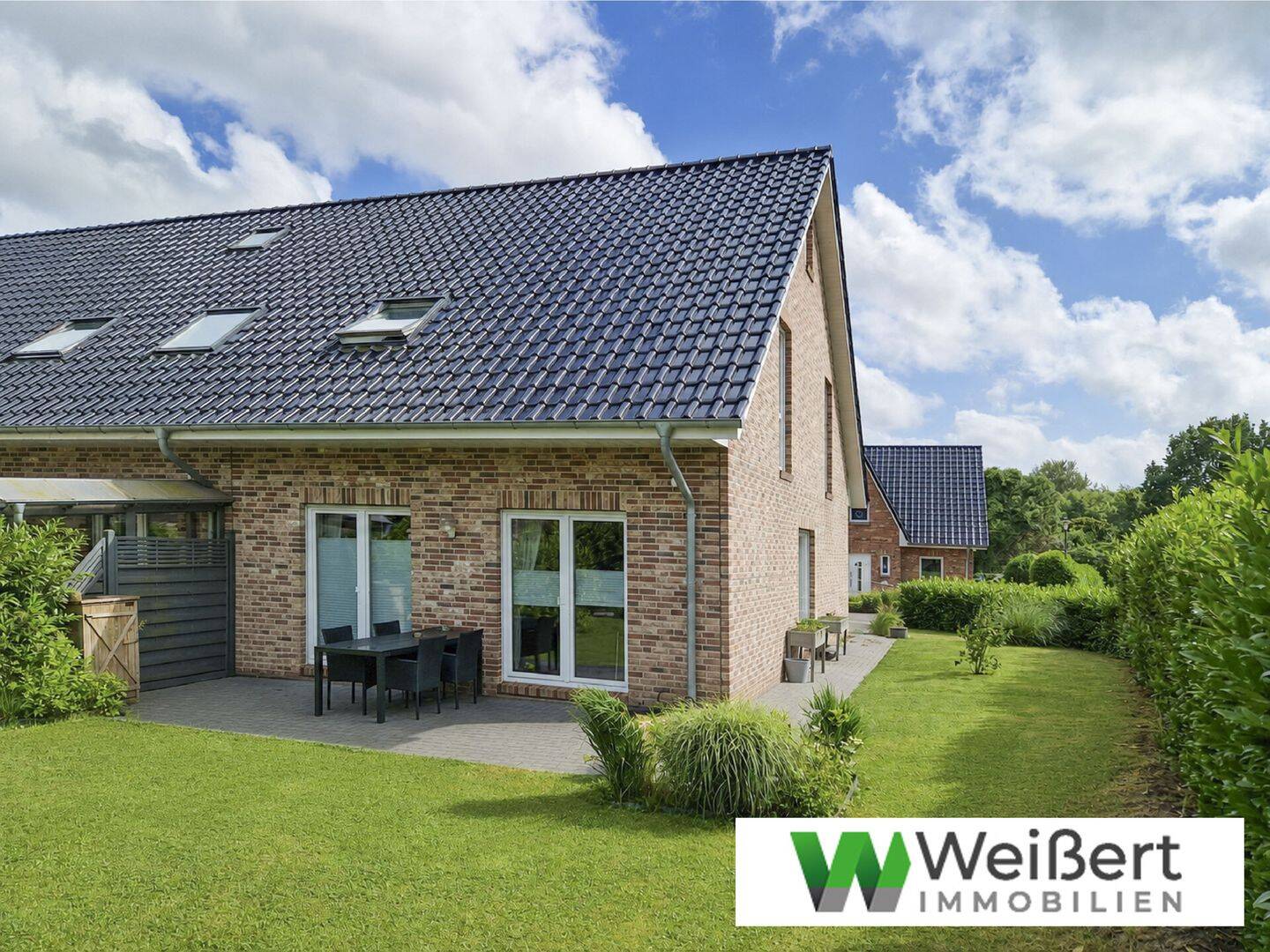 Modernes Reihenhaus von 2017 mit Garten, 2 Stellplätzen und familienfreundlichem Grundriss, 25524 Bekmünde