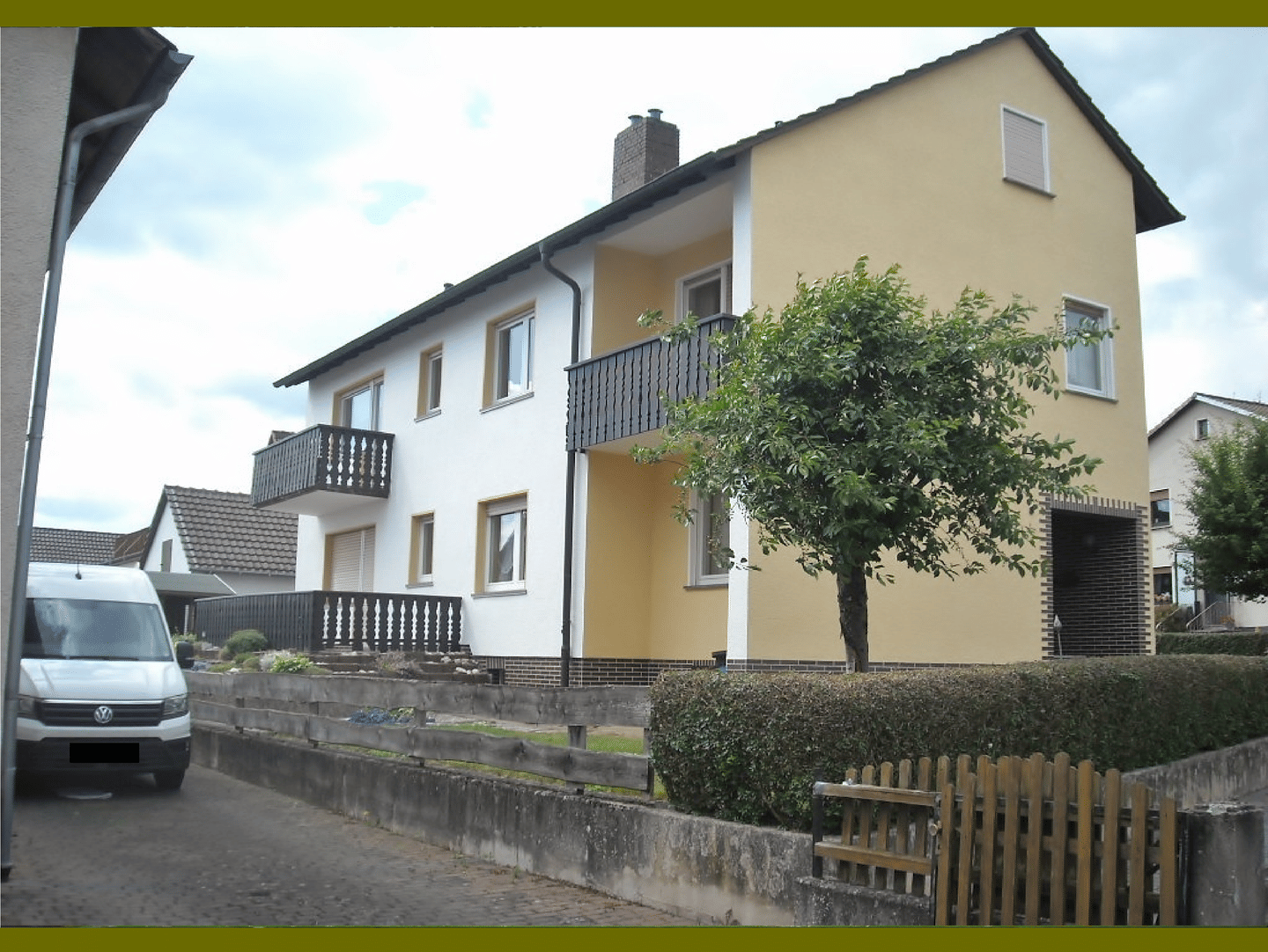 Sehr gepflegtes Zweifamilienhaus in Meißner (OT) – Ruhige Lage am Fuße des Meißners – Gartengrundstück – mit Terrasse, 2 Balkonen & 3 Garagen, 37290 Meißner