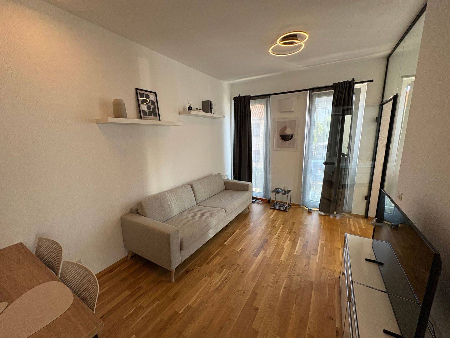 Attraktive lichtdurchflutete 2-Zimmer-Wohnung mit EBK!, 70435 Stuttgart (Stammheim Zuffenhausen)