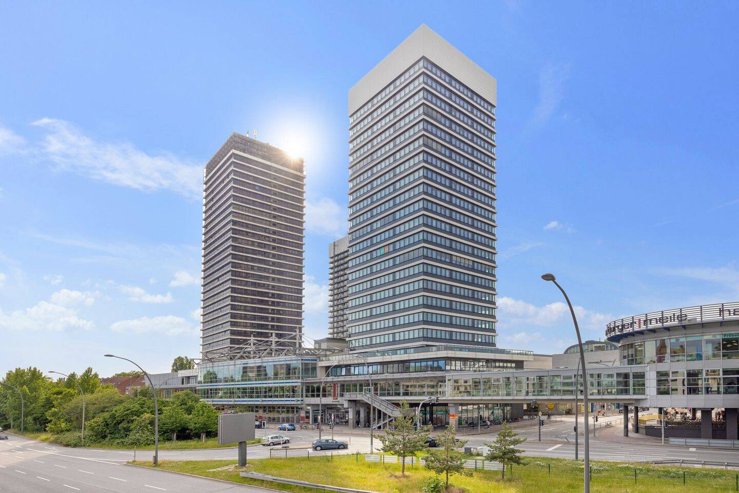 Skylineblick aus der 21. Etage, urbanes Living über den Dächern Hamburgs, 22083 Hamburg (Hamburg-Nord Barmbek-Süd)