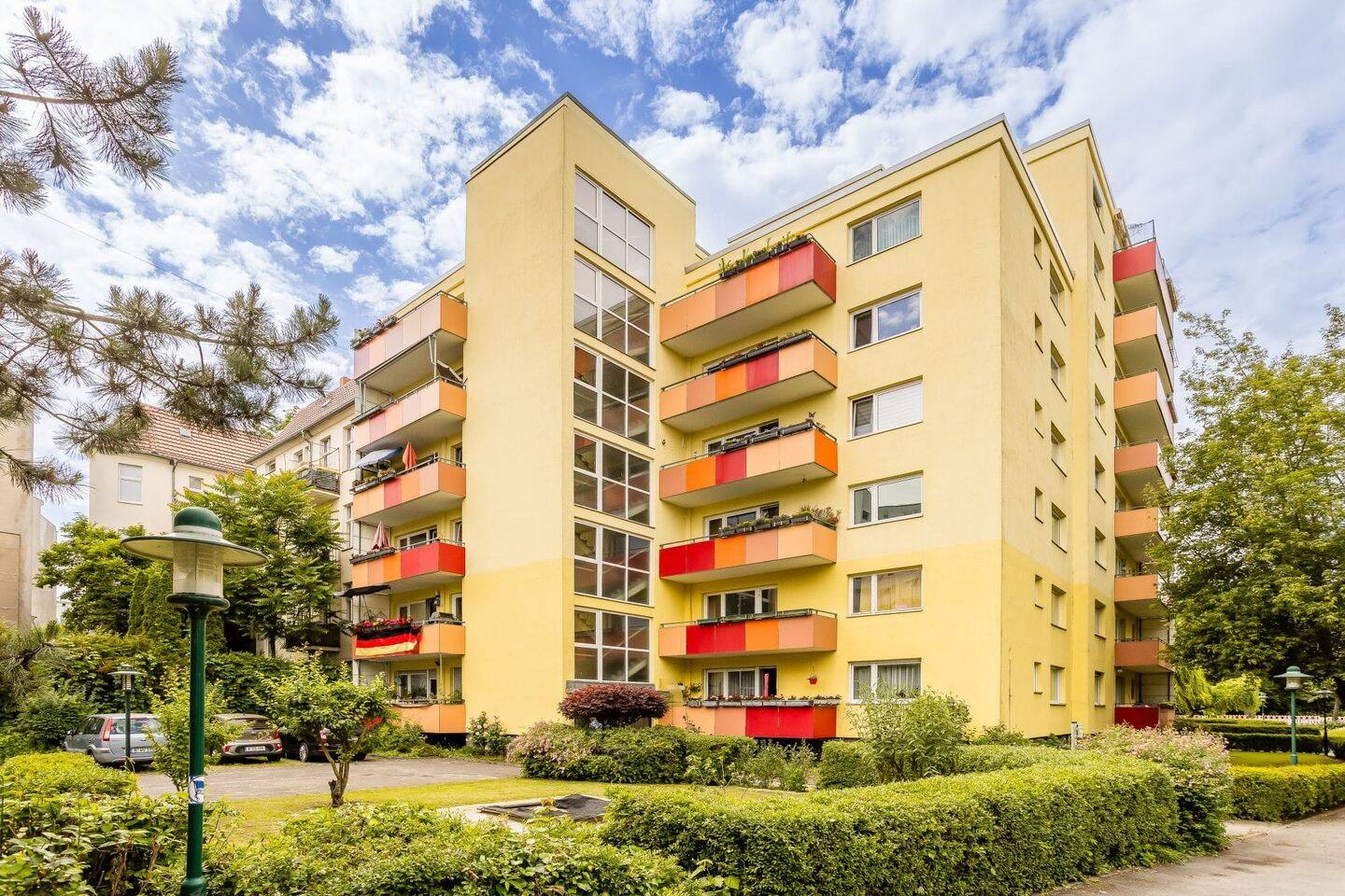 Weitblick in Lichterfelde: Helle 2-Zimmer-Wohnung im 5. OG mit großem Balkon, Aufzug und Stellplatz, 12203 Berlin (Steglitz-Zehlendorf Lichterfelde)