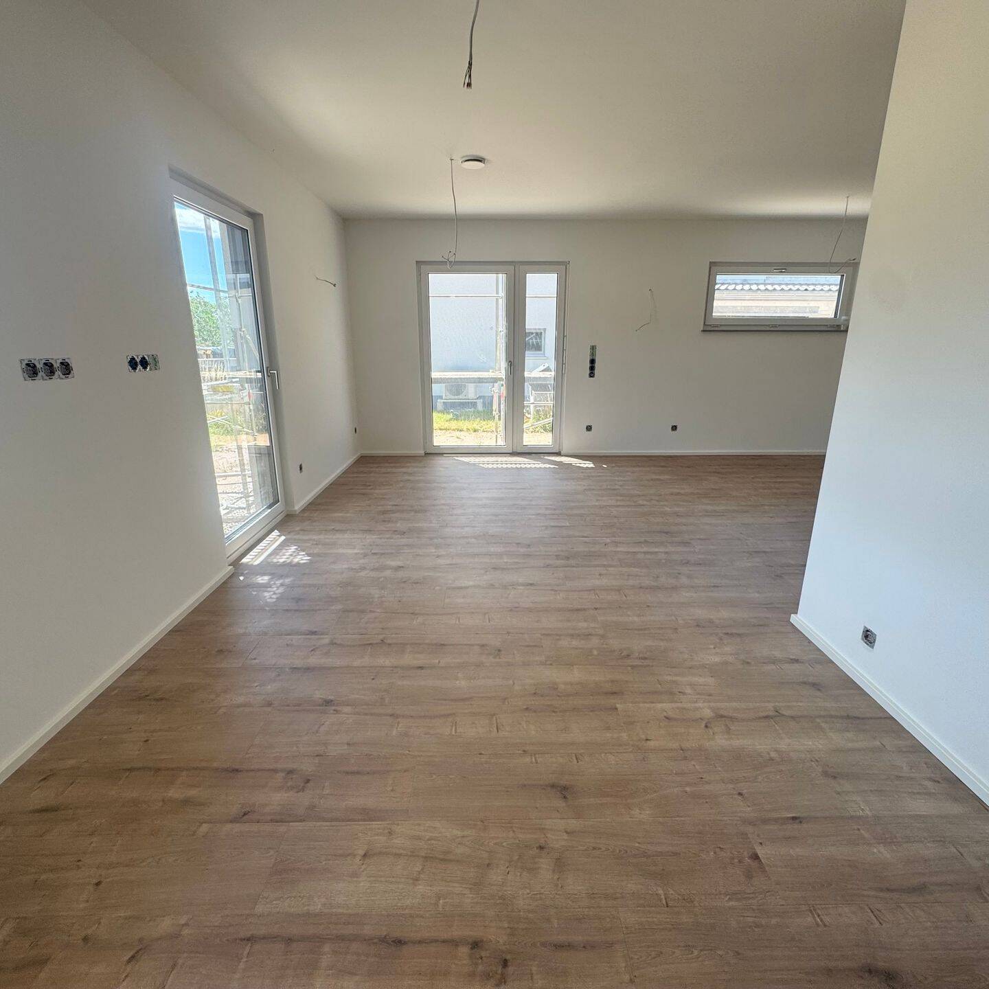 Neubau-Erstbezug in Puschendorf ! DHH 125 m² , EBK, Fußbodenheizung, Terrasse, Garten, 90617 Puschendorf