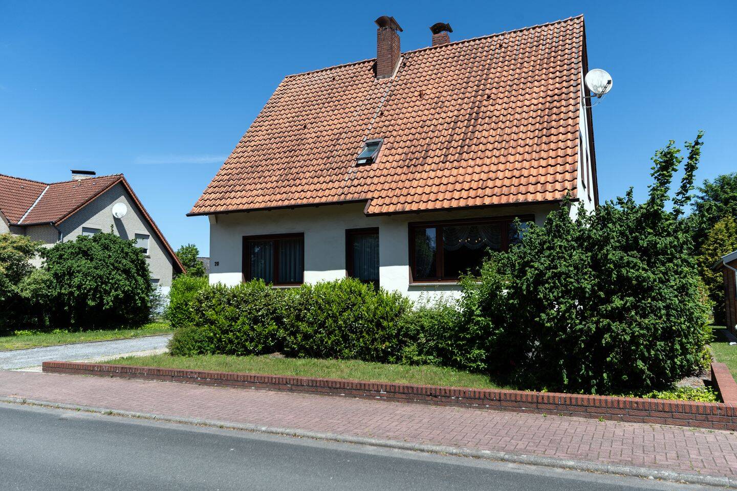 Sanierungsbedürftiges Zweifamilienhaus in Bissendorf-Wissingen, 49143 Bissendorf