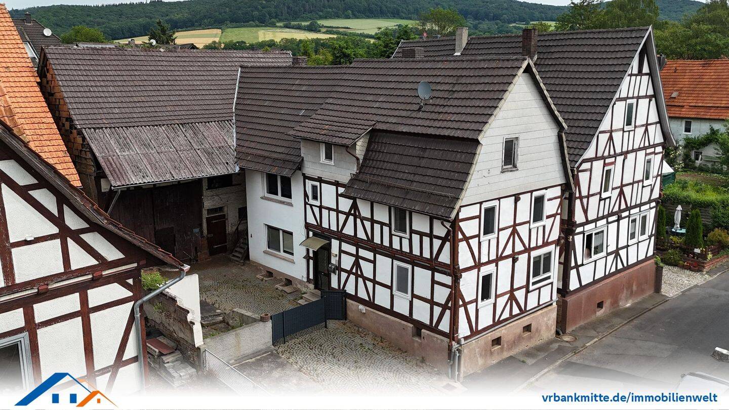 Fachwerkhaus mit massivem Anbau und Scheune, 37284 Waldkappel
