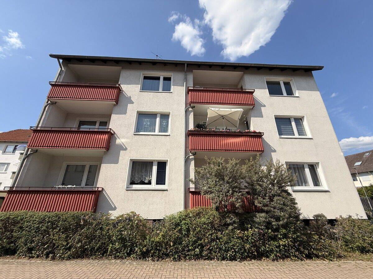 Mehrfamilienhaus mit 8 Einheiten + Garagenhof in top Lage von Garbsen-Berenbostel zu verkaufen!, 30827 Garbsen