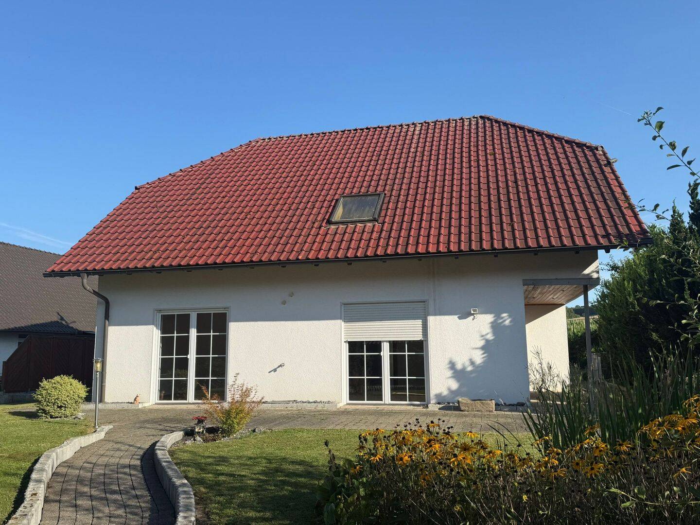 Sehr gepflegtes 1-2 Familienwohnhaus mit Terrasse und Garage in schöner, ruhiger Ortslage von Bevern / Ot. Dölme, 37639 Bevern