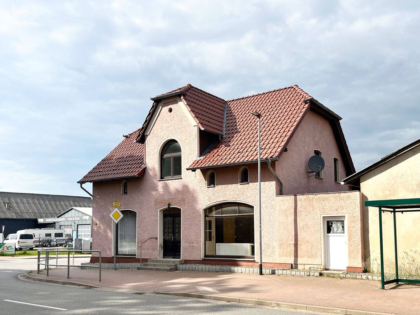 Zentrales Wohnhaus mit Homeoffice-Potenzial und modernisierter Wohneinheit, 19376 Ruhner Berge (Marnitz)