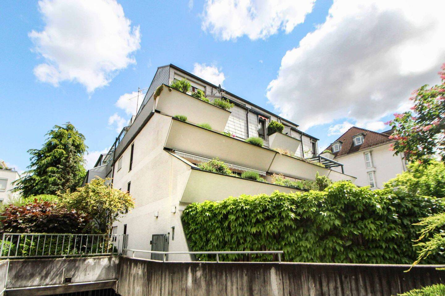 Maisonettewohnung mit Balkon, Aufzug und TG-Stellplatz in Bad Cannstatt, 70372 Stuttgart (Bad Cannstatt)