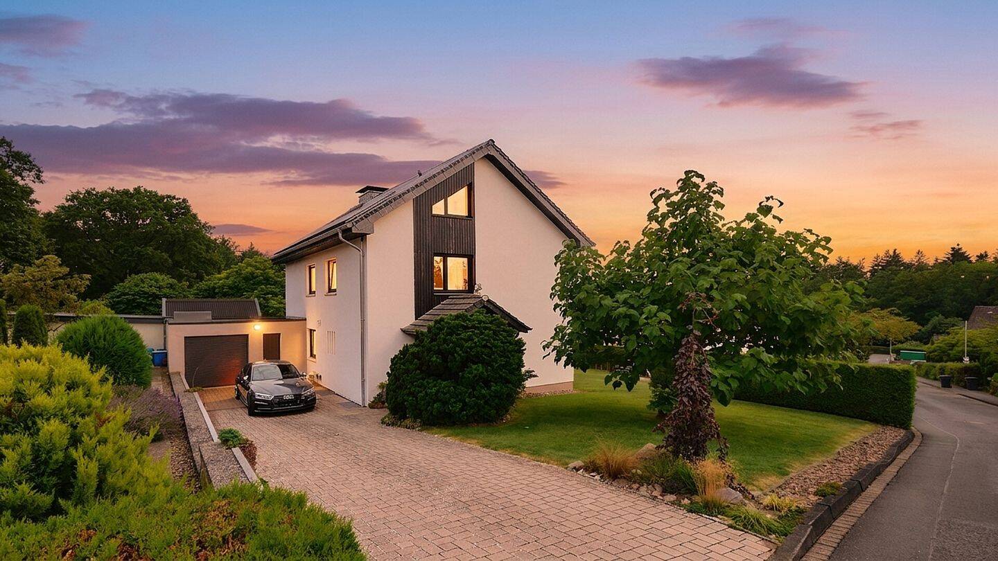 gepflegtes und großzügiges Einfamilienhaus mit großem Garten und Bauland in ruhiger Lage in Lage, 32791 Lage