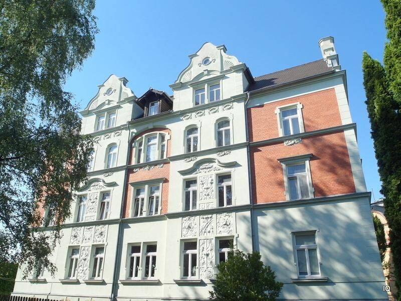 Gemütliche und frisch renovierte 3-Zimmer-Dachwohnung mit neuem Boden, Essküche & Bad mit Badewanne, 2708 Löbau