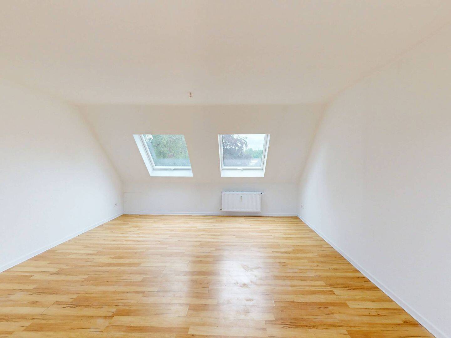 Große 3-Zimmer-Dachgeschosswohnung mit EBK und Wannenbad, 21493 Schwarzenbek