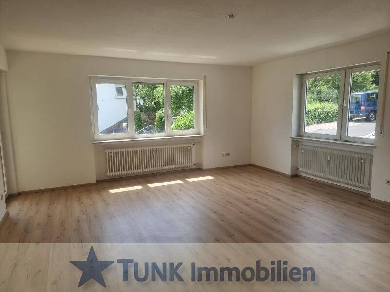 Naturnah, hell und gemütlich! Barrierearme 5 Zimmer-EG-Wohnung, mit großem Balkon – in Alzenau/OT!, 63755 Alzenau