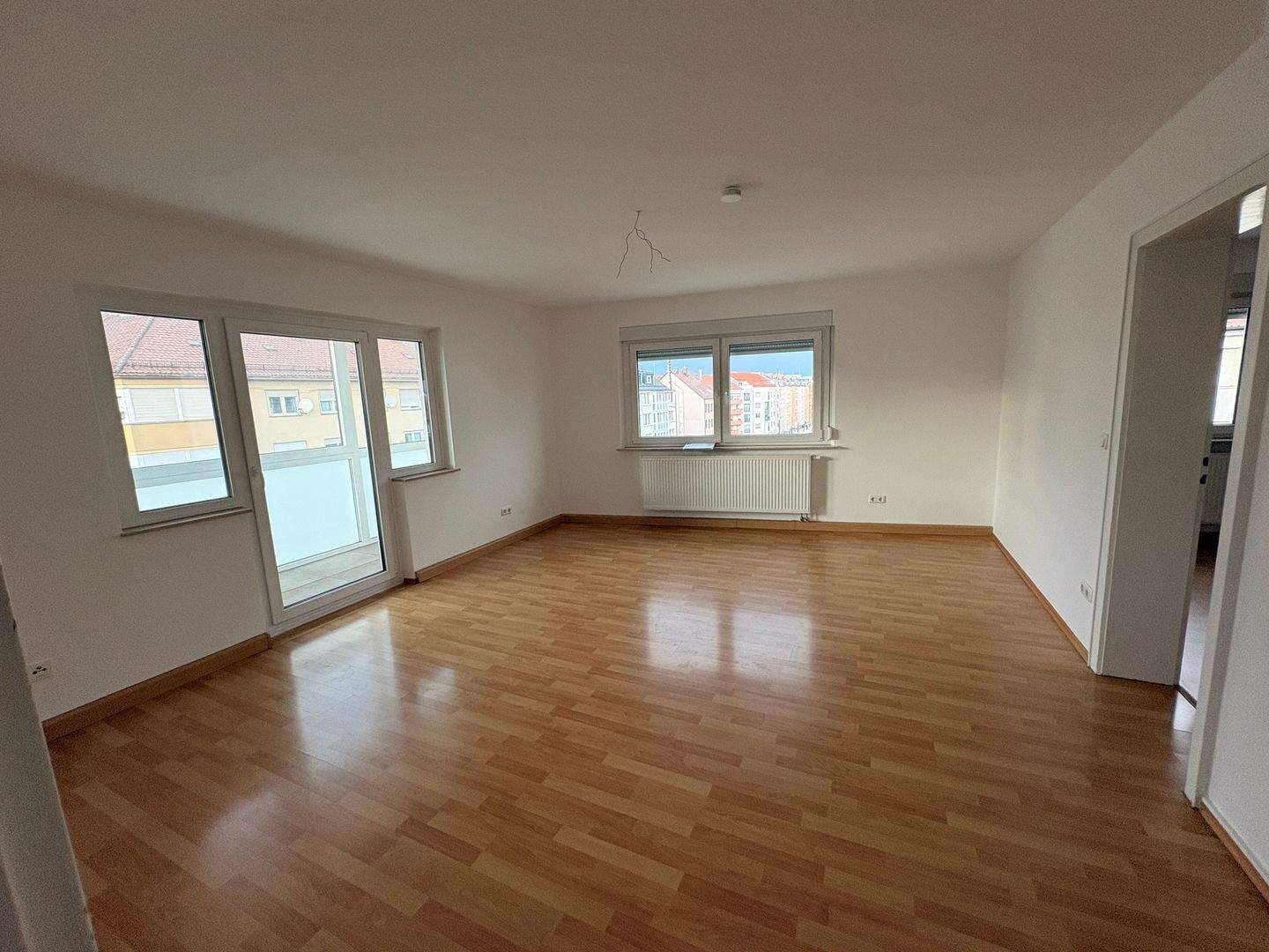 Großzügige, gepflegt 3-Zimmer-Wohnung mit Wintergartenbalkon – auch WG geeignet – Stadtteil Rennweg, 90489 Nürnberg (Gärten bei Wöhrd Rennweg Veilhof Wöhrd)
