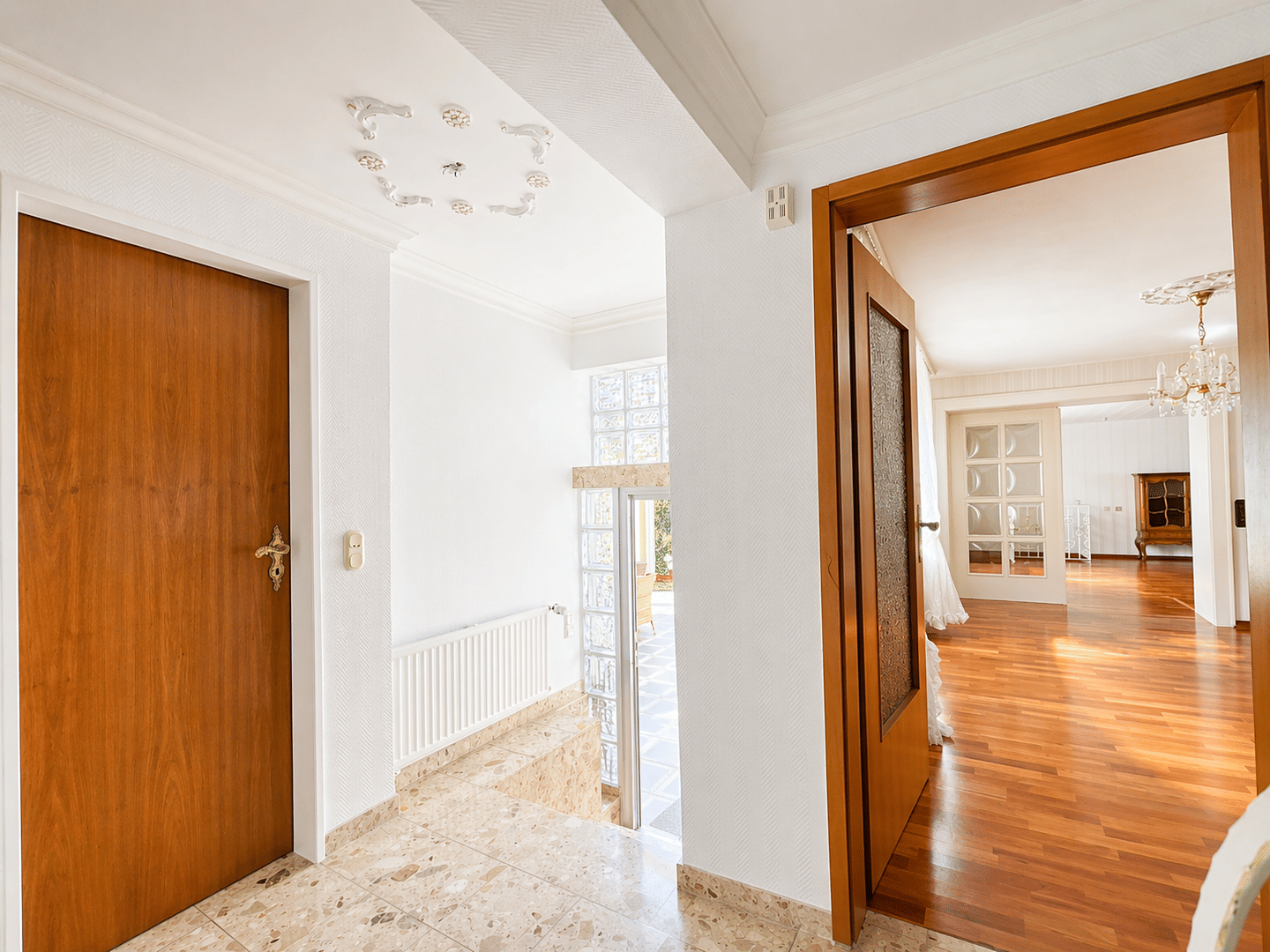 Gepflegte Doppelhaushälfte mit Wintergarten und 833 m² Grundstück in Harleshausen, 34128 Kassel (Harleshausen Jungfernkopf Kirchditmold)