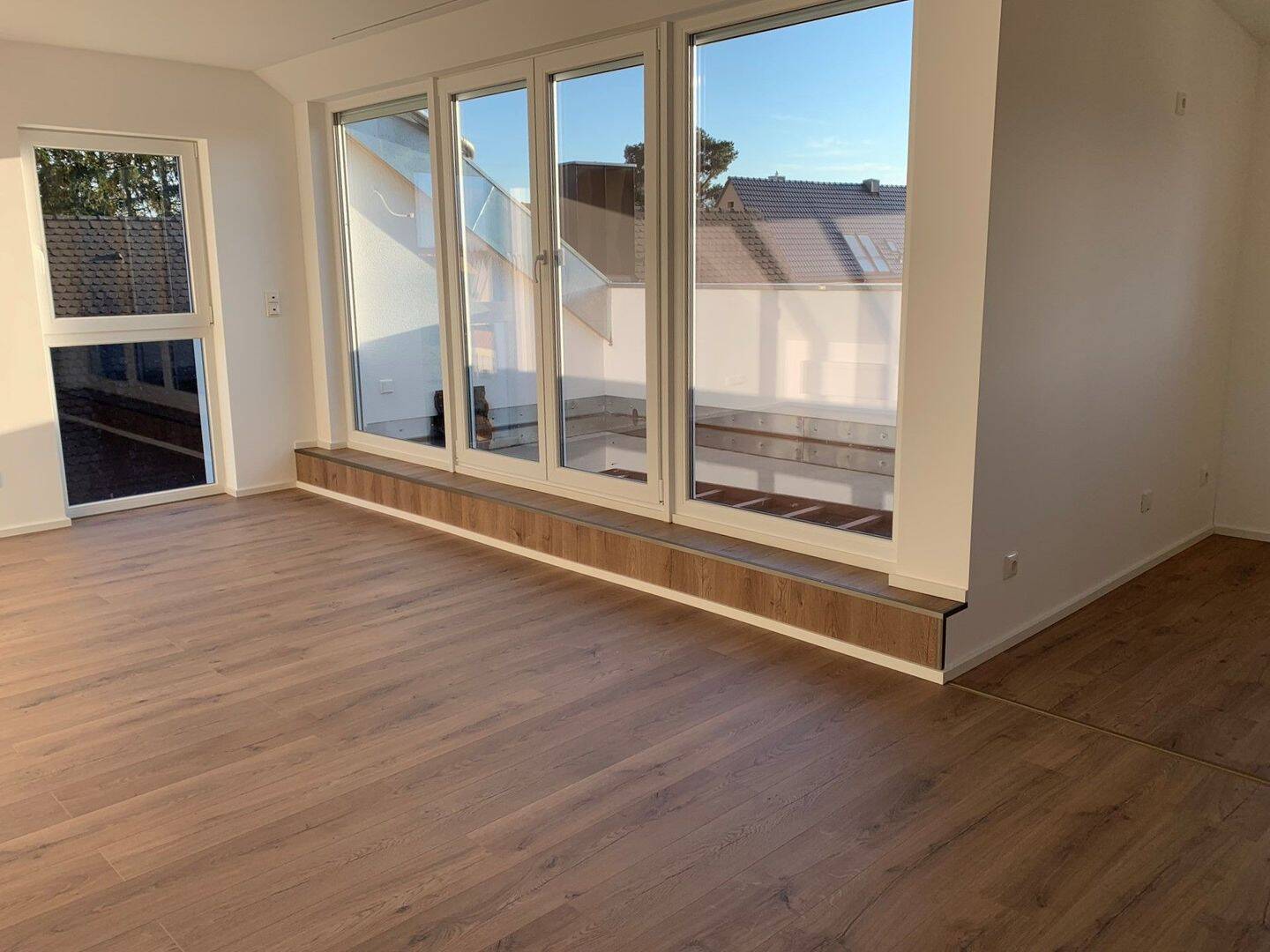 Helle, geräumige 2,5 Zimmer Wohnung mit Dachterrasse und hochwertiger Einbauküche, 90766 Fürth (Eigenes Heim Hardhöhe Unterfarrnbach Weststadt)