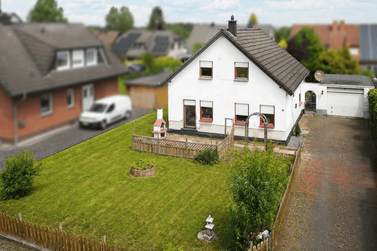 Freistehendes Einfamilienhaus mit klassischer Familienaufteilung in Oerlinghausen-Helpup, 33813 Oerlinghausen