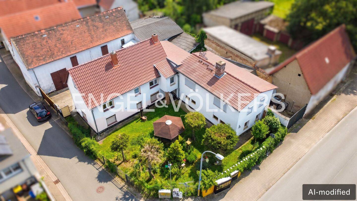 Großzügiges Wohnhaus mit Innenhof, Werkstatt, Garagen und separatem Nebengebäude, 6711 Zeitz