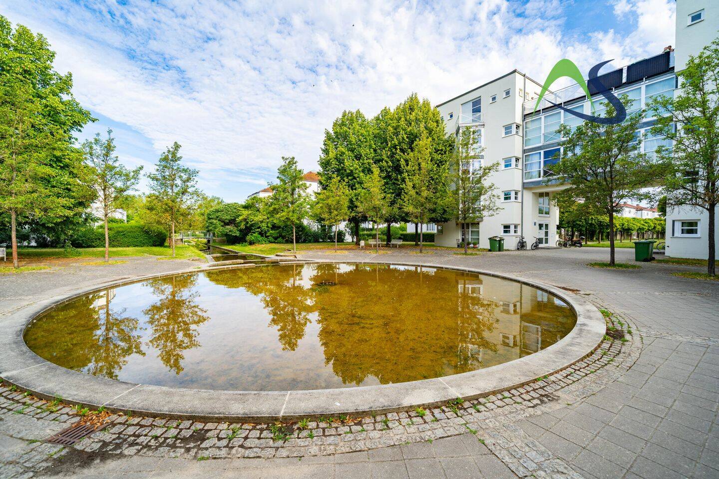 Lichtdurchflutete 2-Zimmer-Wohnung mit EBK und TG-Stellplatz im beliebten Stadtwesten, 93049 Regensburg (Großprüfening-Dechbetten-Königswiesen Innenstadt Westenviertel)