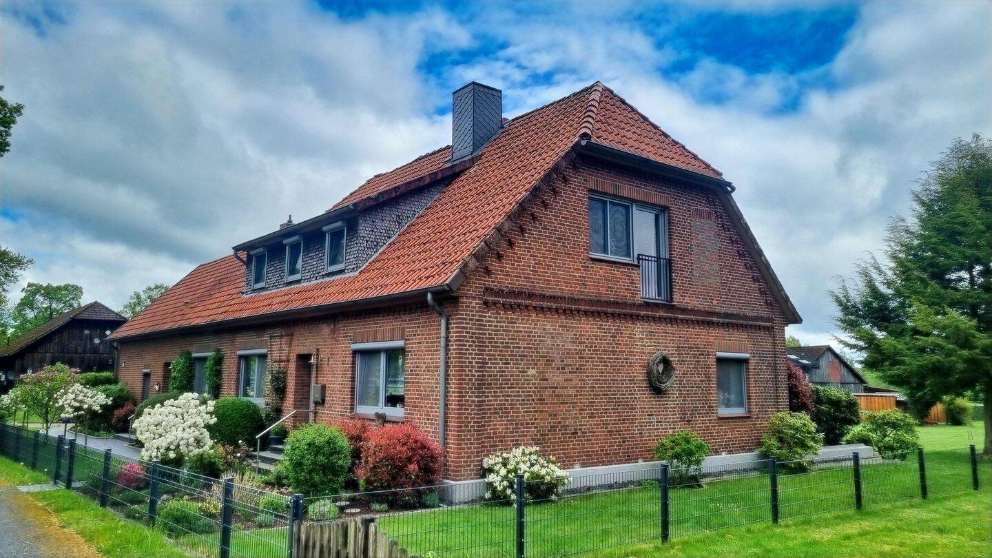 Gepflegtes Zweifamilienhaus mit großem Grundstück., 29614 Soltau