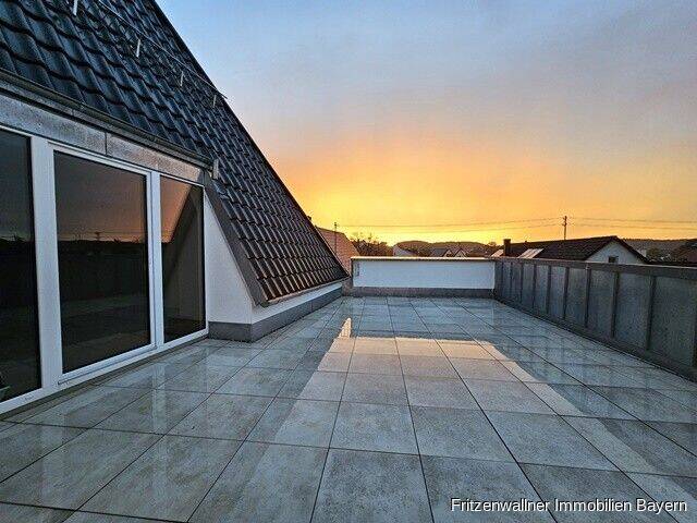 Stilvolles Penthouse – Designküche, sonnige Dachterrasse und Carport, 87727 Babenhausen