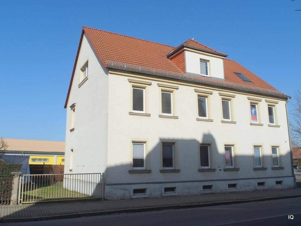 Frisch renovierte 3-Zimmer-Wohnung mit Laminatboden und separater Küche, 1591 Riesa