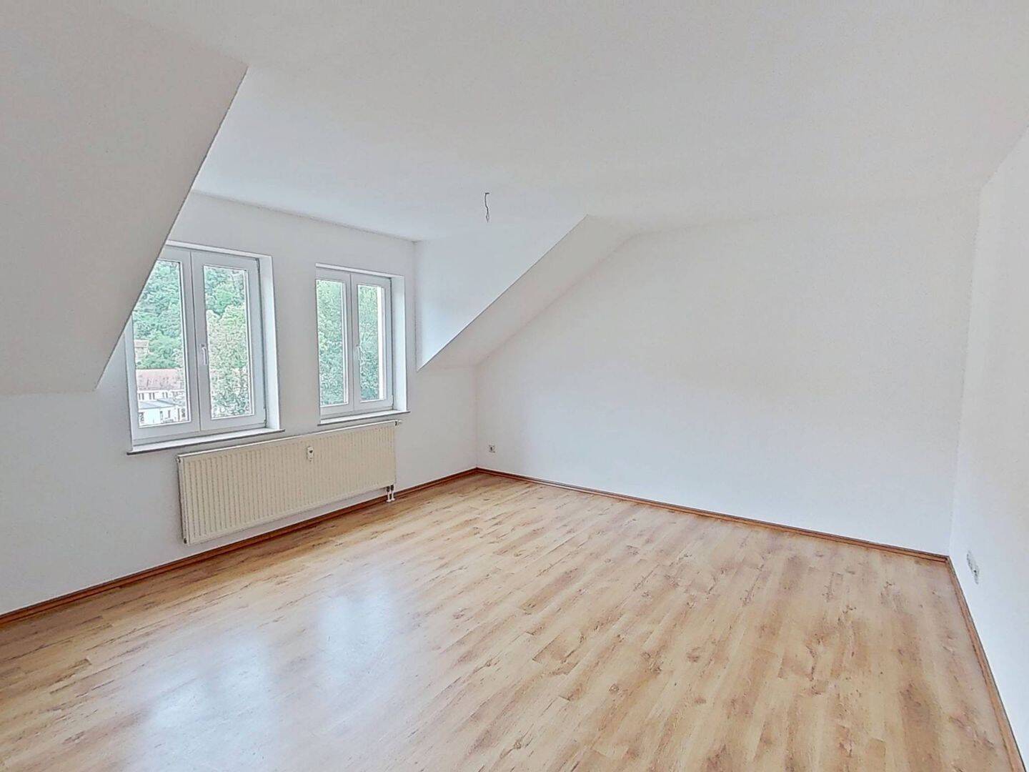 Gemütliche 2-Zimmer-Dachgeschosswohnung mit großem Tageslichtbad, 1662 Meißen