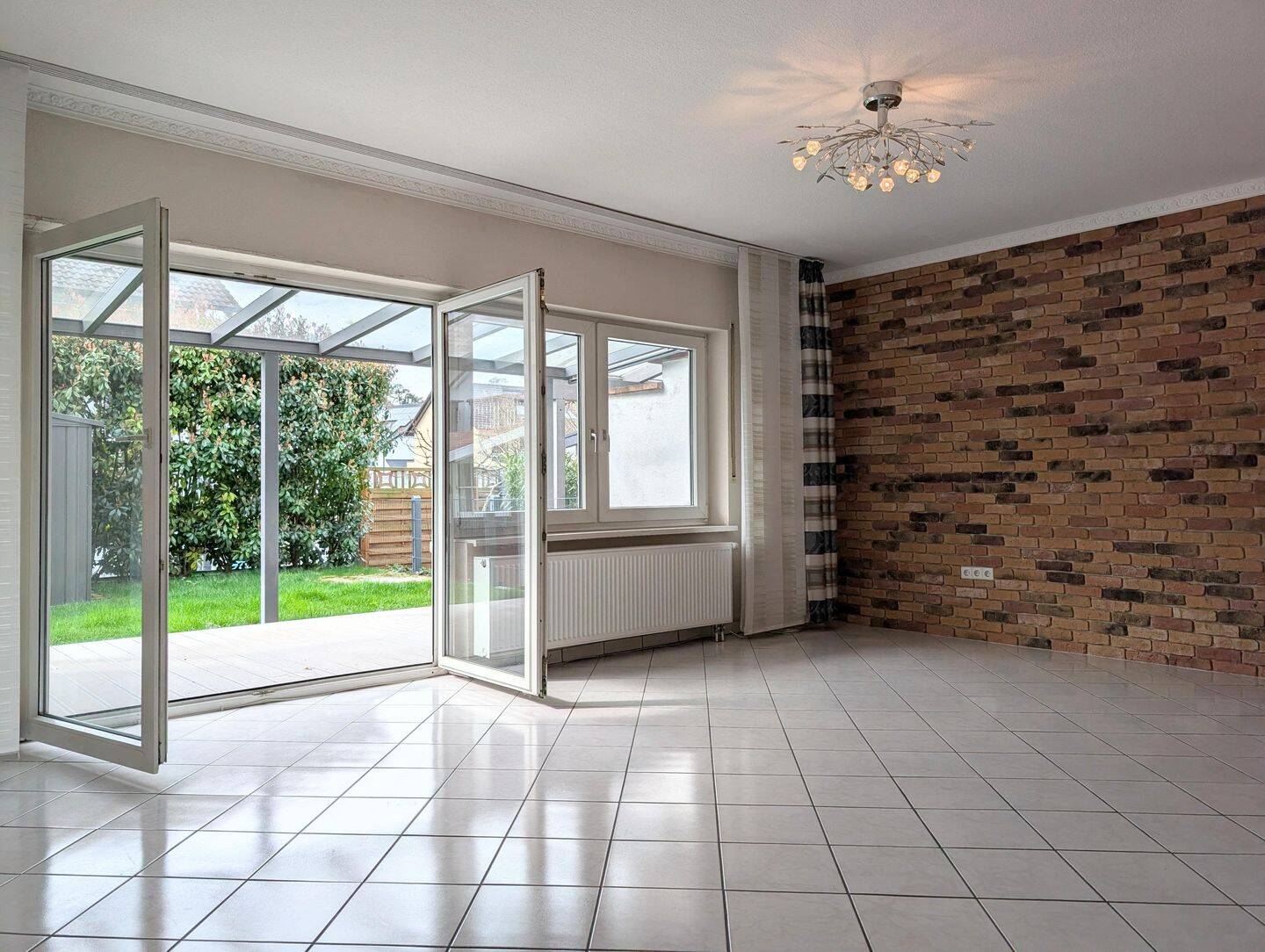 Ihr neues Familienglück in Speyer-Nord! Gepflegtes RMH mit Garten, Garage und viel Platz, 67346 Speyer (Angelhof I und II Speyer)
