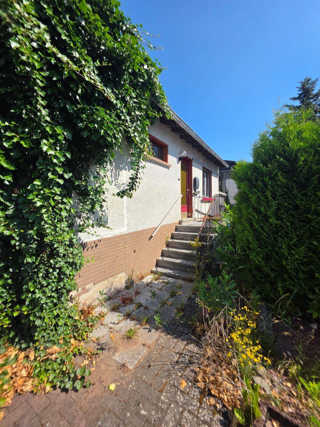 Charmantes Wohnhaus auf Eckgrundstück mit großer Werkstatthalle, Anbau  und vielseitigem Entwicklungspotenzial in Ottweiler, 66564 Ottweiler