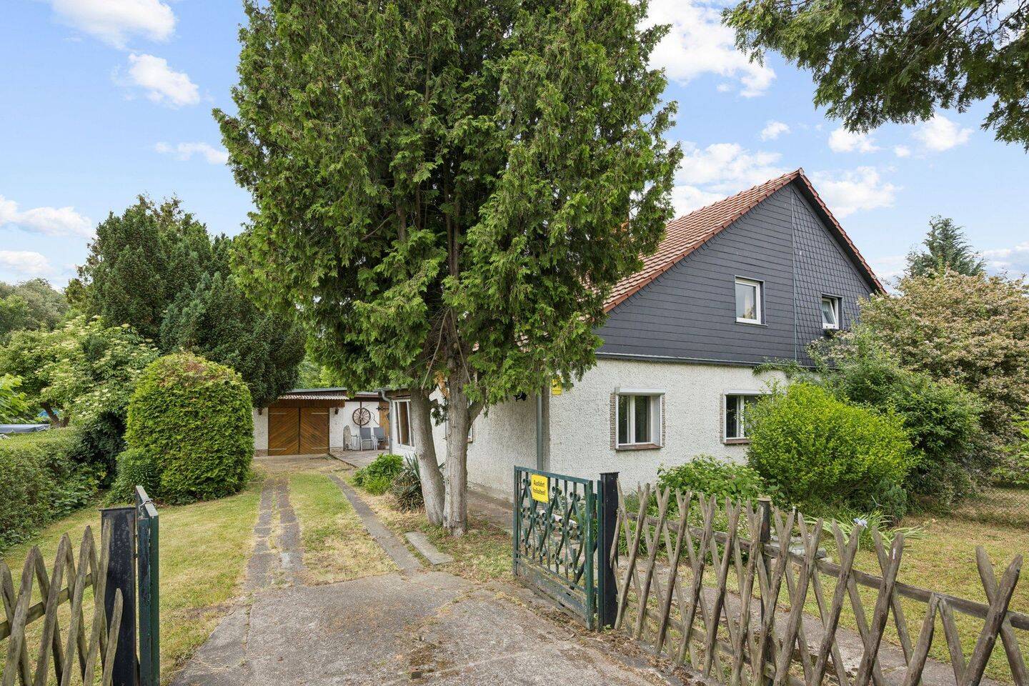 Gestaltungswille & handwerkliches Geschick gefragt – DHH auf 819 m² Grundstück, 12683 Berlin (Marzahn-Hellersdorf Biesdorf Kleingartenanlage Biesenhorst 1)