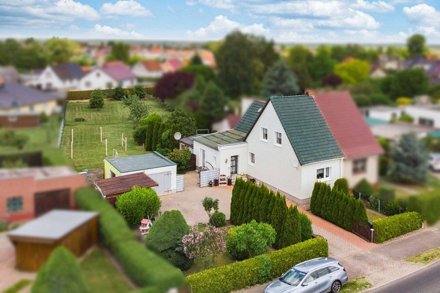 Gepflegte Doppelhaushälfte mit Garten, Garage und Carportstellplatz inkl. Schuppen in Demmin, 17109 Demmin