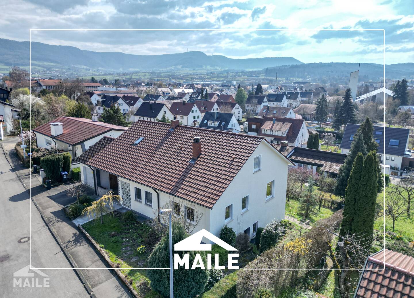 Premiumlage trifft Potenzial – Großzügiges 1- 3 Parteienhaus mit traumhafter Aussicht, 72555 Metzingen