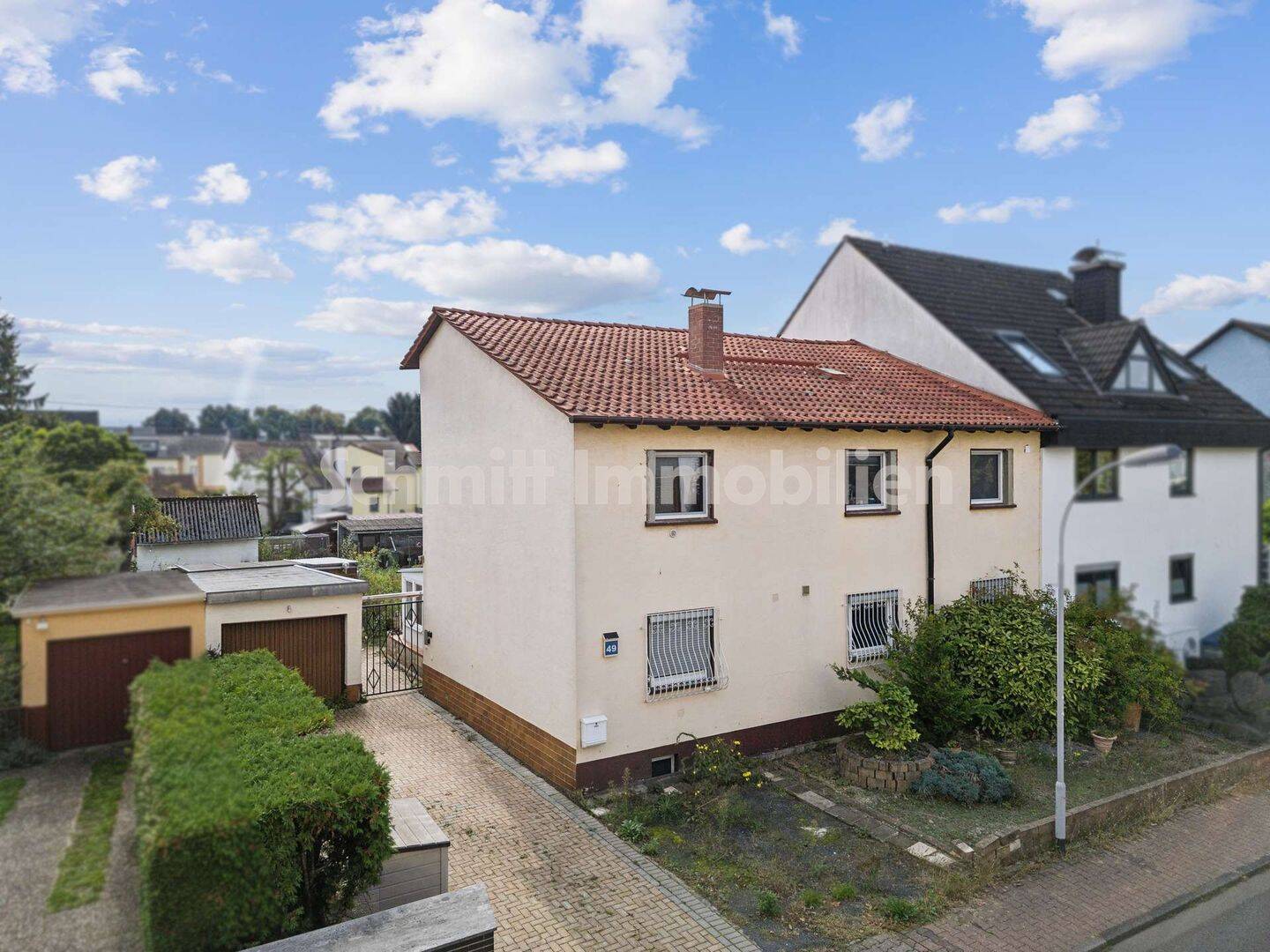 Zweifamilienhaus in familienfreundlicher Lage, 60529 Frankfurt am Main (Schwanheim)