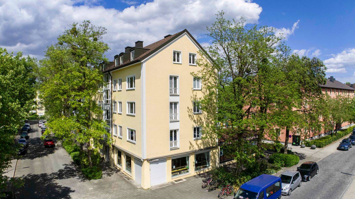 Bezugsfreie 2-Zimmer-Wohnung in attraktiver Lage am Hirschgarten mit oberirdischer Einzelgarage – 80639 München – Bild 1 von 3