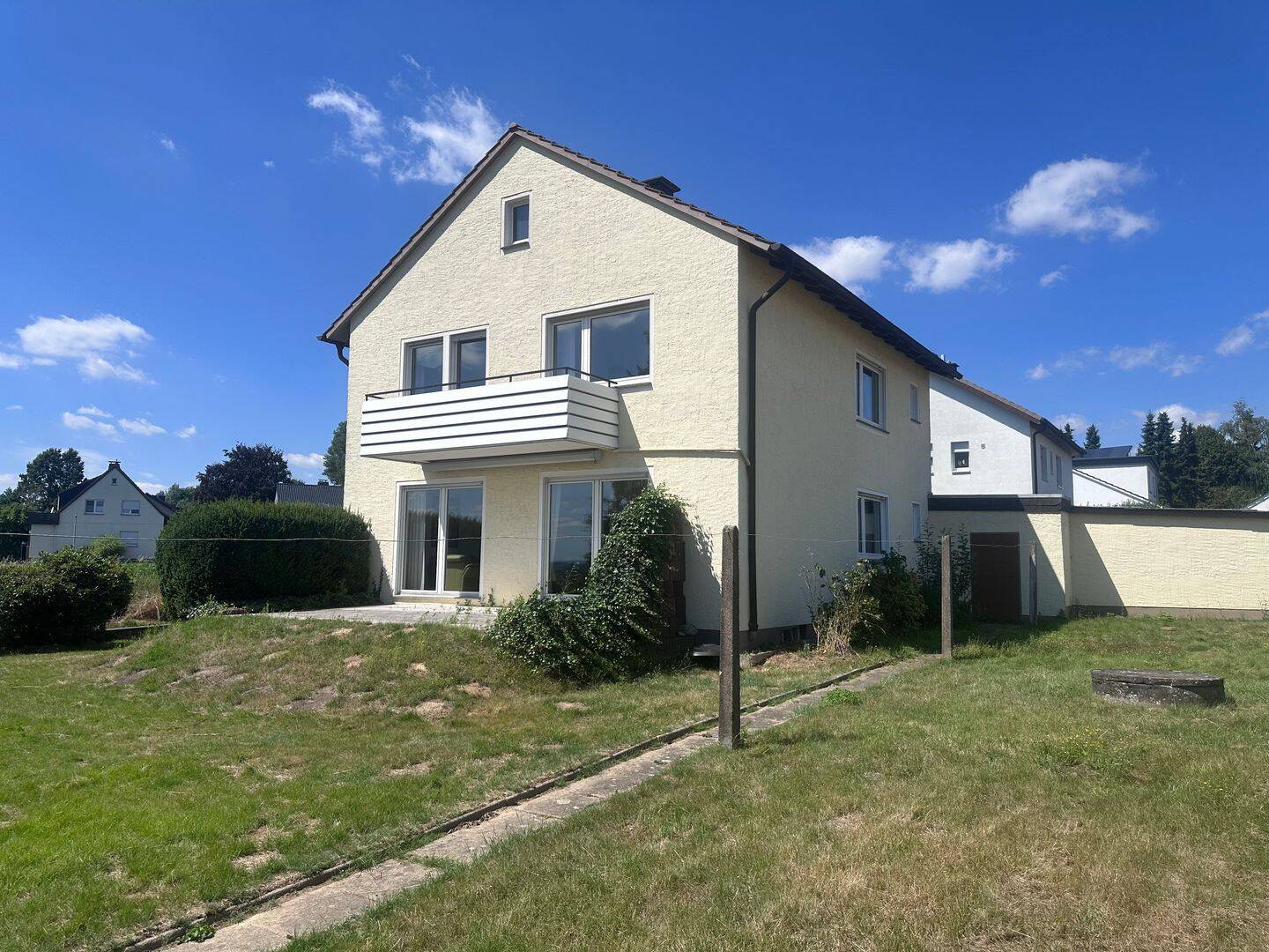 Am Feldrand im Zentrum von Dünne befindet sich dieses grundsolide 1-2 Familienhaus…, 32257 Bünde