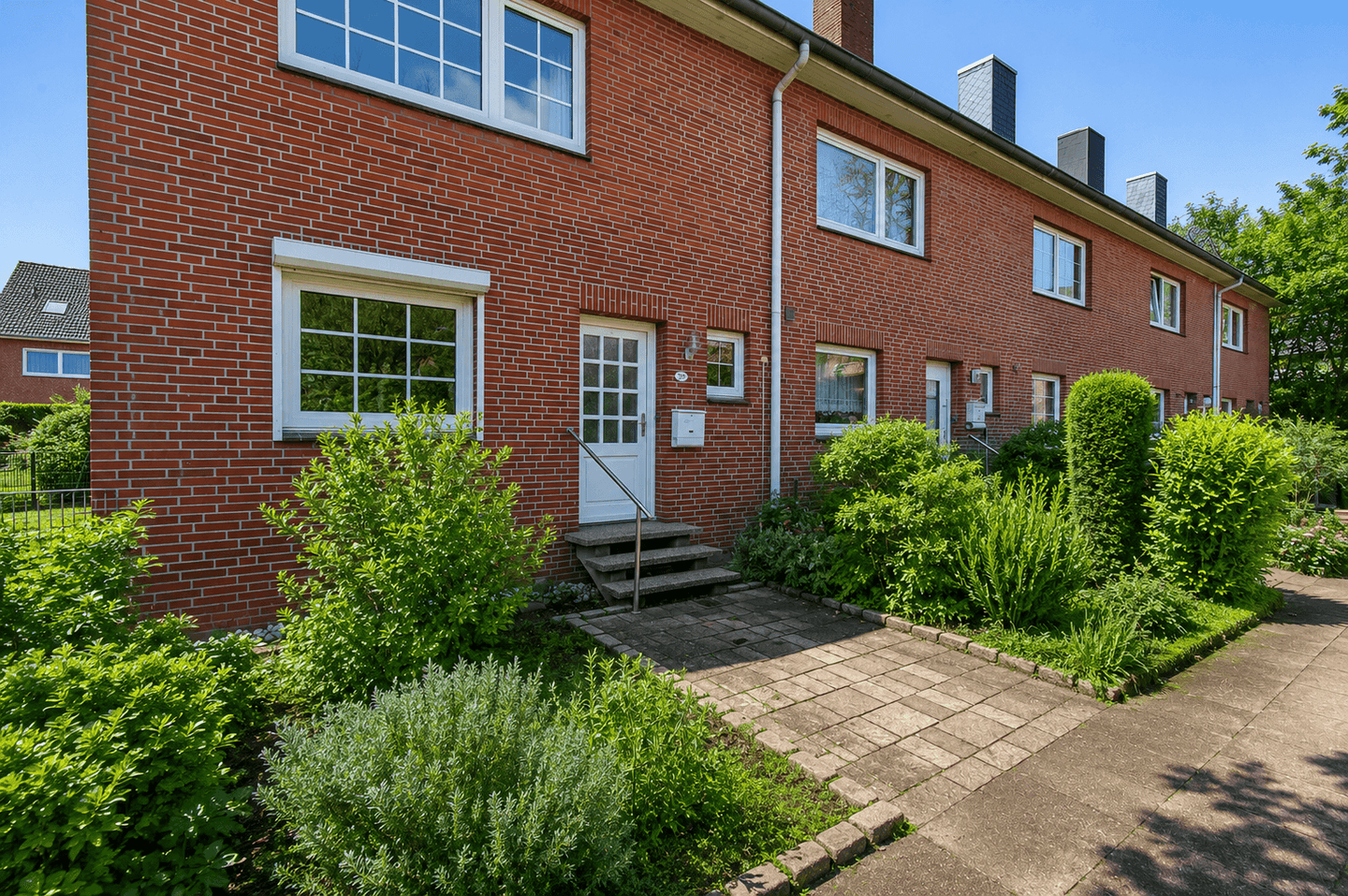 Modernisierungsbedürftiges Endreihenhaus mit Süd-West-Garten und Stellplatz direkt am Haus, 24558 Henstedt-Ulzburg