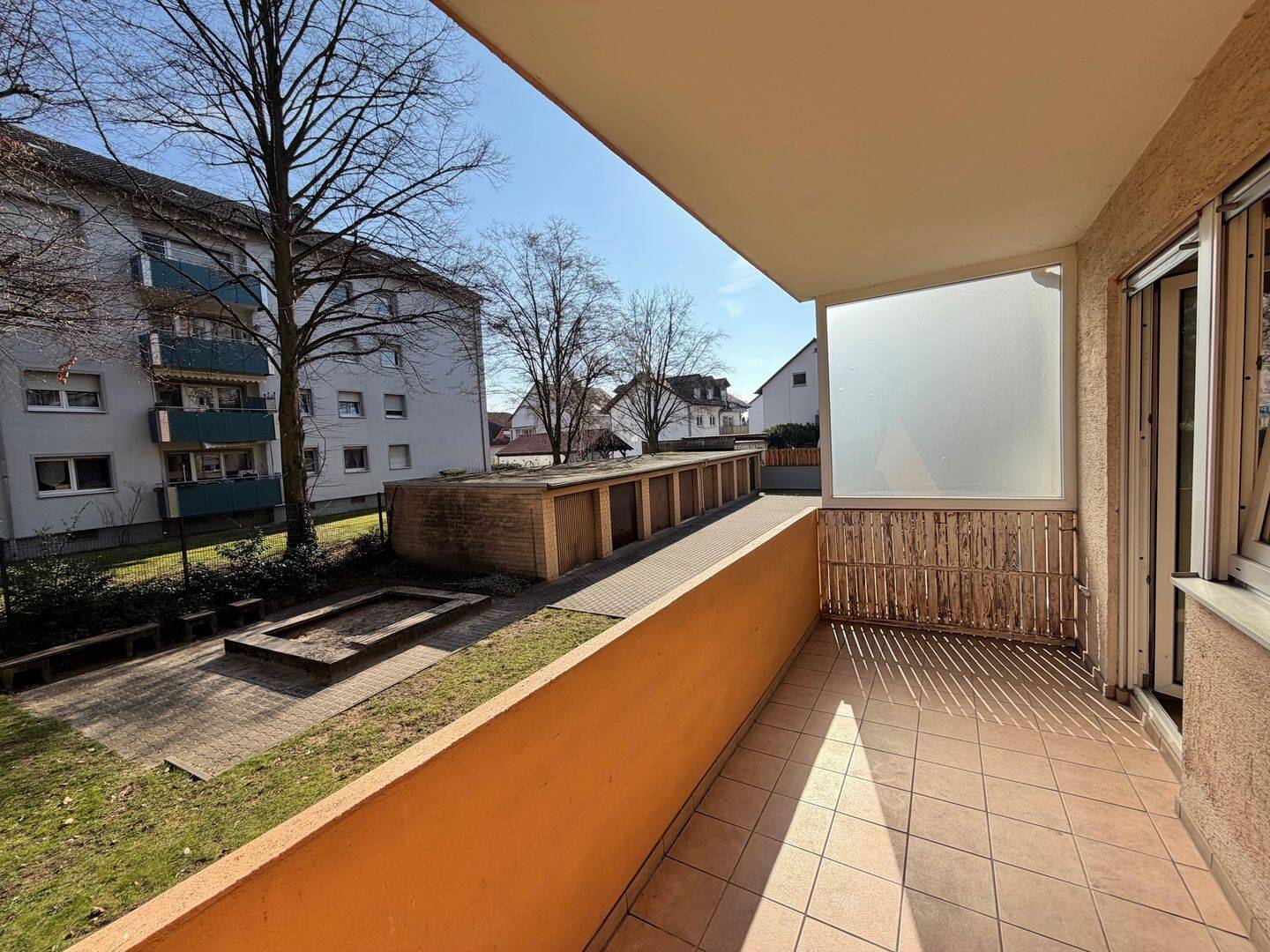 Viel Platz und großes Potenzial: ETW über zwei Ebenen und Balkon in Viernheim, 68519 Viernheim