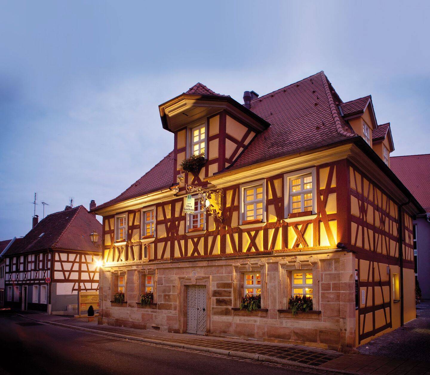 Großzügige, möblierte 2,5 Zimmer-Altbauwohnung in Herzogenaurach, 91074 Herzogenaurach