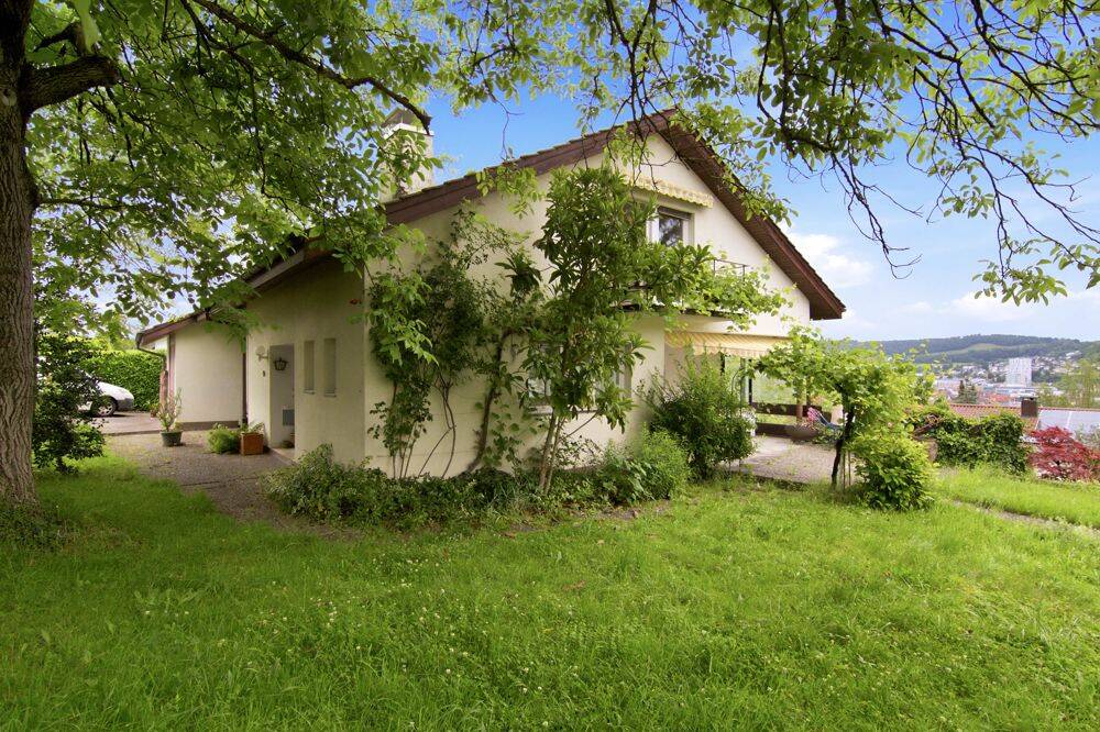 Mehrgenerationen-Traum: Großes Zweifamilienhaus in Tüllingen: 2 separate Grundbücher & Panoramablick, 79539 Lörrach