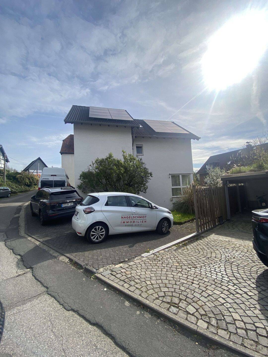 Modernes Zweifamilienhaus mit Einliegerwohnung mit Balkon in ruhiger Lage von Rösrath, 51503 Rösrath