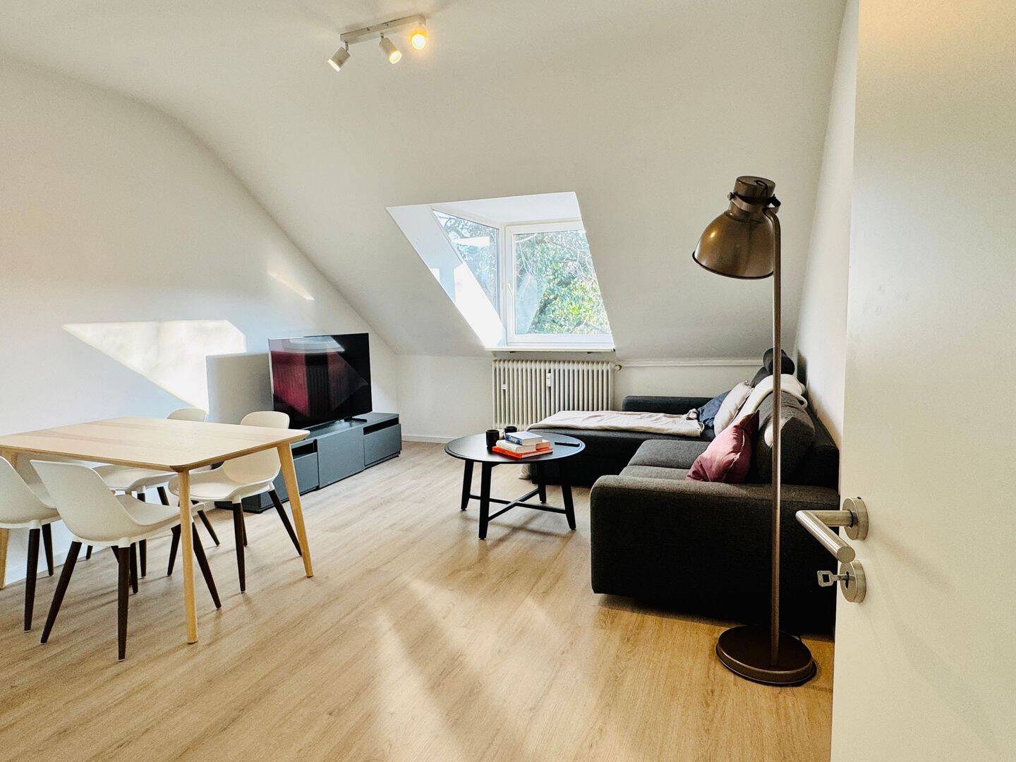 Modern möblierte 2 Zimmer-Wohnung, 200 Meter zur U5, 80686 München (Laim Sendling-Westpark)