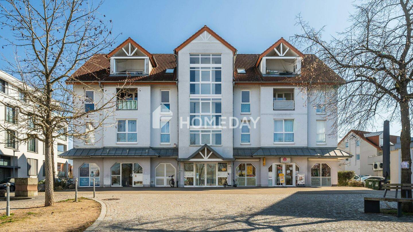 Dachgeschosswohnung mit Loggia und Stellplatz in gepflegter Wohnanlage, 79108 Freiburg im Breisgau (Brühl Herdern Hochdorf Lehen Zähringen)