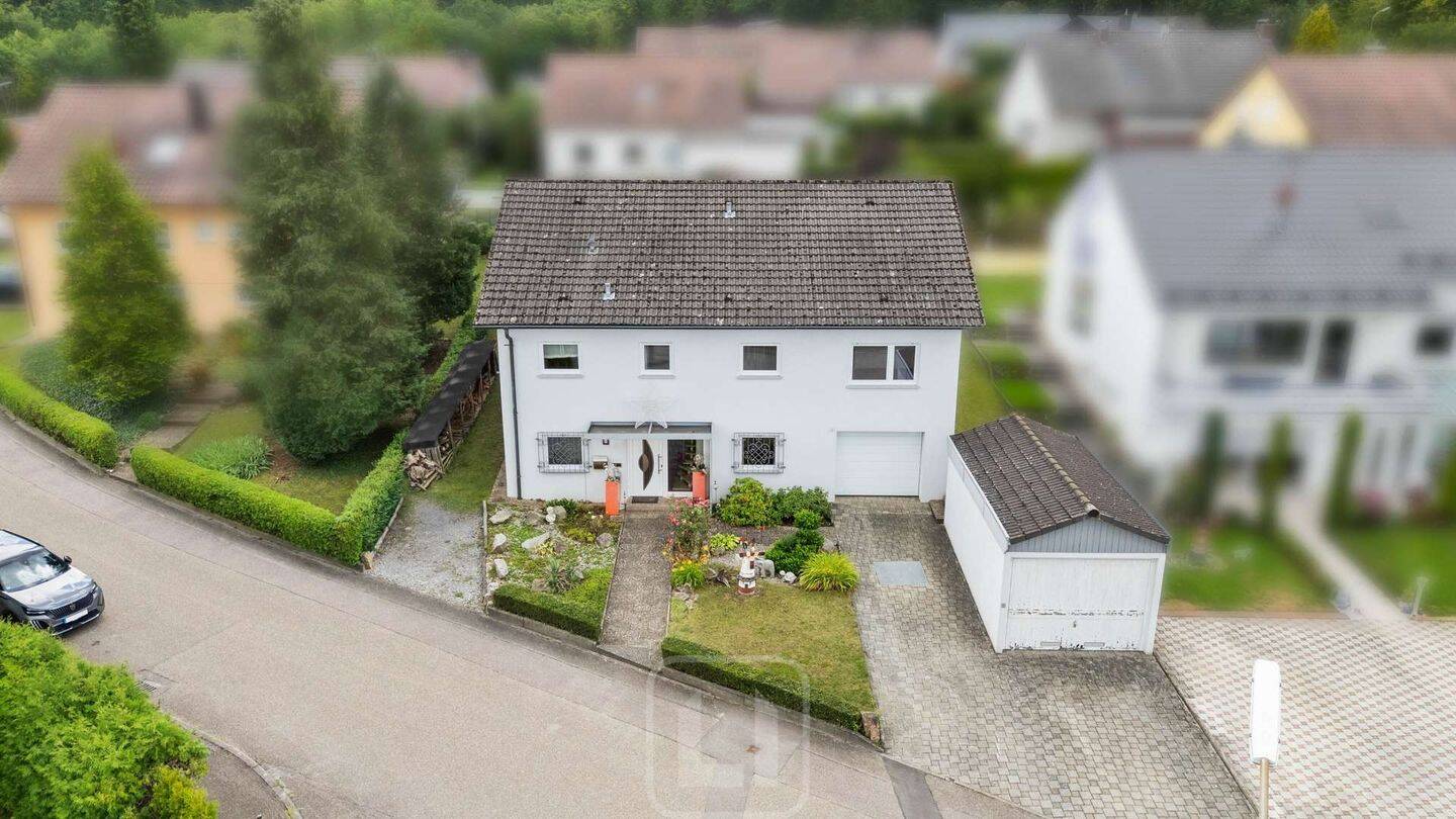 Großzügiges Einfamilienhaus | 205?m² WoFl. | Traumgarten & Terrasse | 2 Garagen, 75446 Wiernsheim