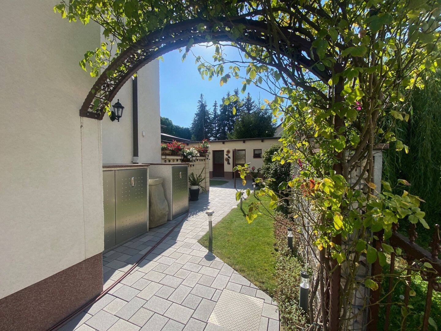 * Einfamilienhaus mit Einliegerwohnung mitten in der Leipziger Neuseenlandschaft *, 4416 Markkleeberg