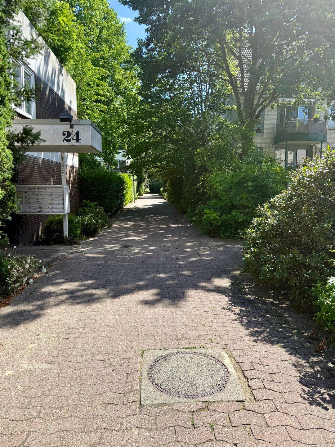 Gepflegte 3-Zimmer-Wohnung mit Garten, Pool, Sauna & Garage in Bremen-Vahr (Radio Bremen), 28329 Bremen (Gartenstadt Vahr Neue Vahr Nord Neue Vahr Südwest Radio Bremen Sebaldsbrück)