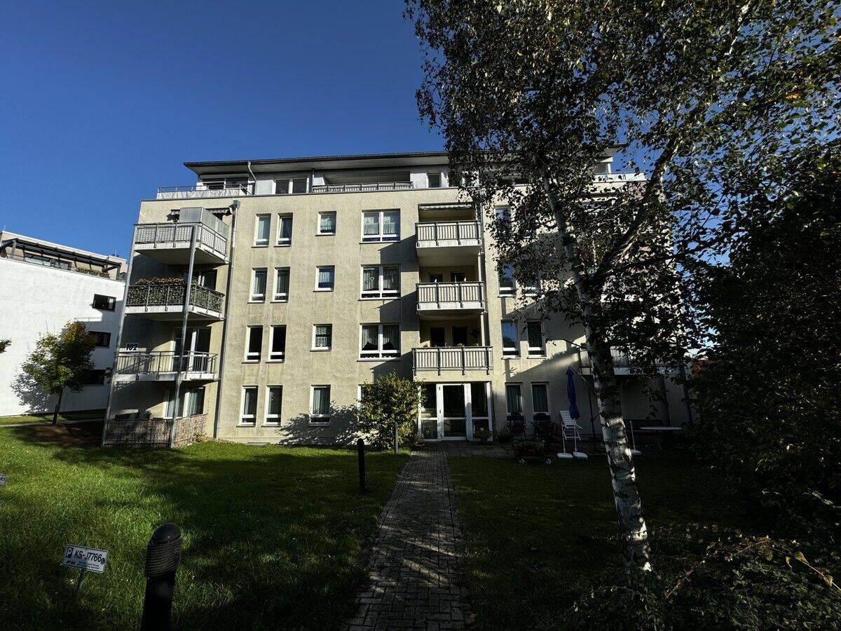 Provisionsfrei! 2 ZKB Penthouse-Wohnung mit betreuten Leistungen in einer ruhigen, grünen Seniorenwohnanlage in gefragter Lage von Baunatal, 34225 Baunatal