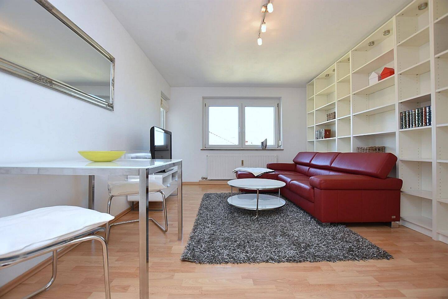 Modern möbliert 2-Zimmer-Wohnung mit zentrale Lage und Balkon mit Blick über Stuttgart, 70190 Stuttgart (Mitte Ost)
