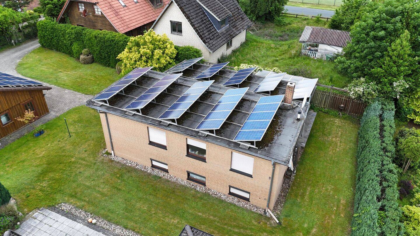 schönes Einfamilienhaus mit anteiliger PV-Anlage und Carport, 26197 Großenkneten